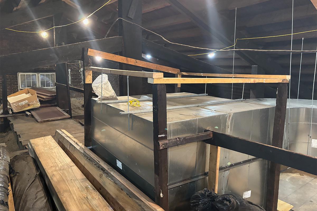 Duct for circular vent on meetingroom ceiling BMM